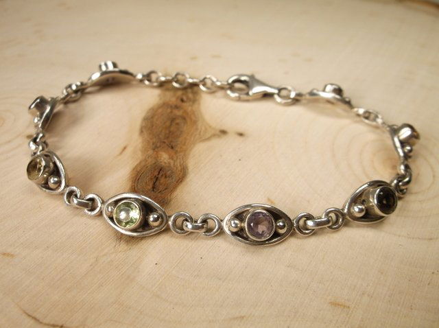 Gorgeous Sterling Silver Gemstone Bracelet Peridot (1 of 1)
