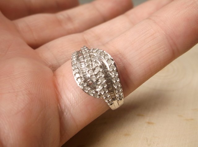 Stunning Sterling 68 Genuine Diamond Ring 9 (1 of 2)