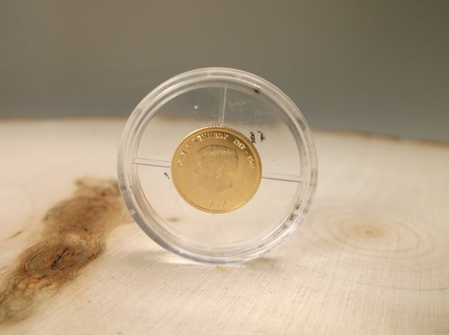 Gorgeous 10kt Gold John F Kennedy Coin (1 of 1)
