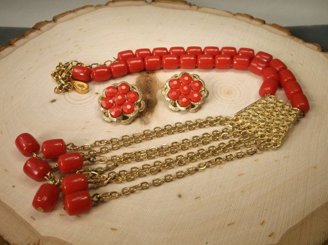 Beautiful Antique Red Necklace Earrings Set (1 of 1)