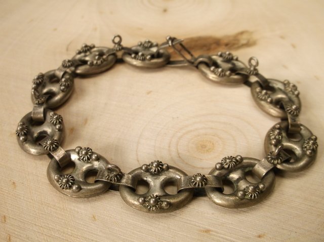Gorgeous Antique Sterling Silver Chain Bracelet: superb bracelet, very ornate 800 silver content
