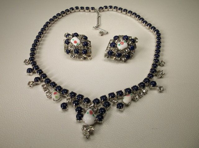 Impressive Antique Rhinestone Necklace Earrings Set (1 of 3)
