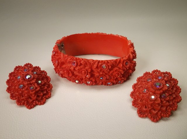 Incredible Antique Red Carved Bracelet Earrings Set (1 of 2)