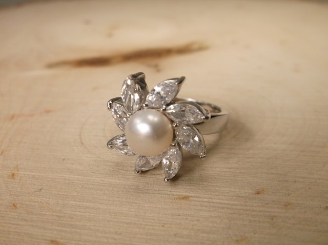 Gorgeous Sterling Silver Pearl Ring 6 (1 of 1)