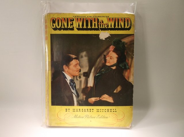 Antique Gone With The Wind Motion Picture Book (1 of 2)