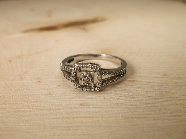 Gorgeous Sterling Genuine Diamond Ring 7 (1 of 1)