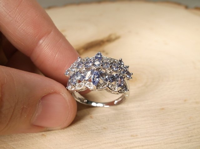 Stunning Sterling Gen Tanzanite Diamond Ring 9 (1 of 2)
