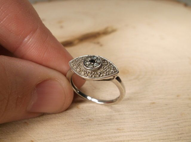 Gorgeous Sterling Silver 30 Gen Diamond Ring 7 (1 of 1)