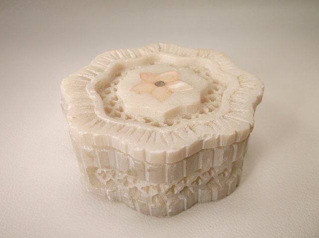 Gorgeous MOP Inlay Soapstone Box: .
