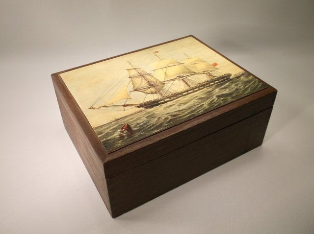 Beautiful Vintage Wood Ship Box: .