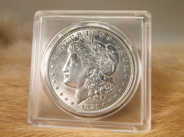 Gorgeous 1921 US Silver Morgan Dollar (1 of 2)