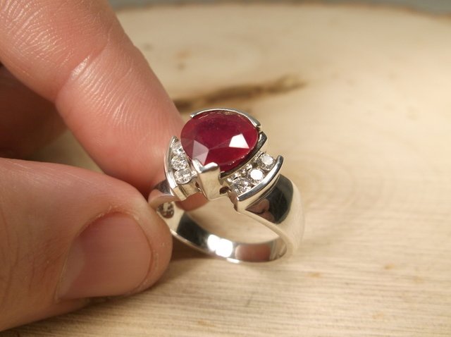 Gorgeous Sterling Genuine 2ct Ruby Ring 7.5 (1 of 2)