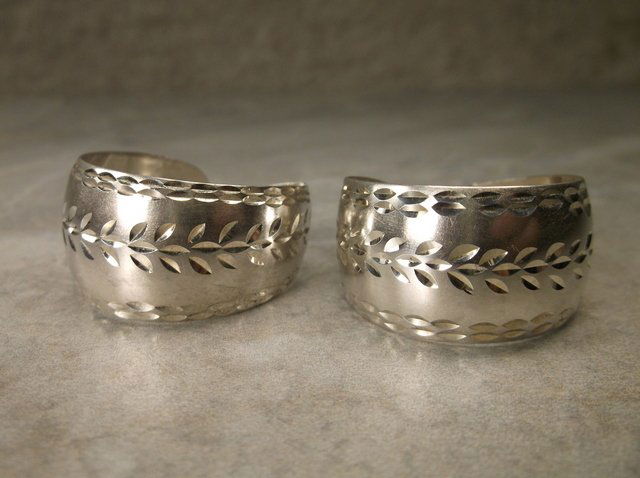 Gorgeous Large Sterling Silver Earrings Navajo? M (1 of 2)