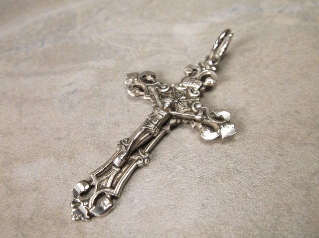 Gorgeous Antique Sterling Crucifix Pendant (1 of 1)