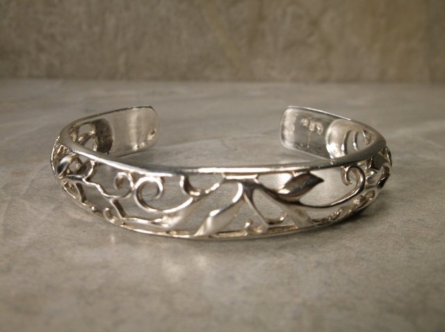 Gorgeous Sterling Silver Cuff Bracelet Signed (1 of 2)
