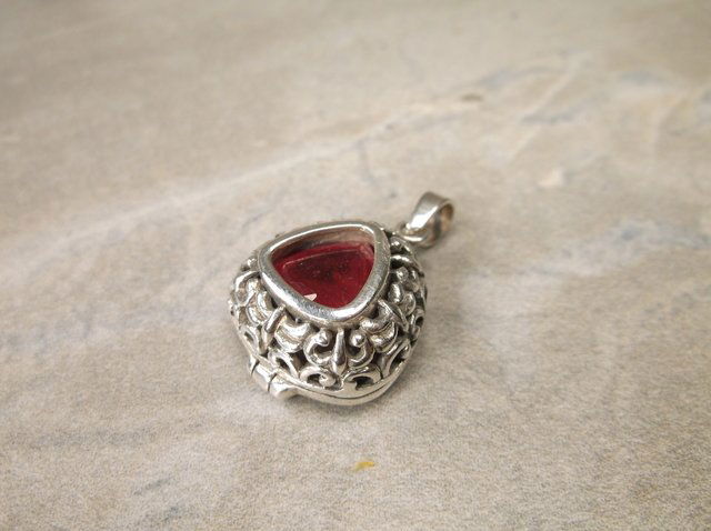 Stunning Sterling Genuine 1ct Ruby Pendant (1 of 1)