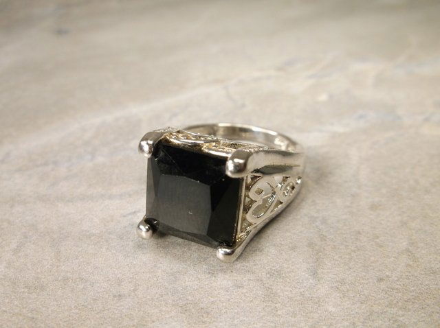 Gorgeous Sterling Silver Dark Gemstone Ring 6 (1 of 1)