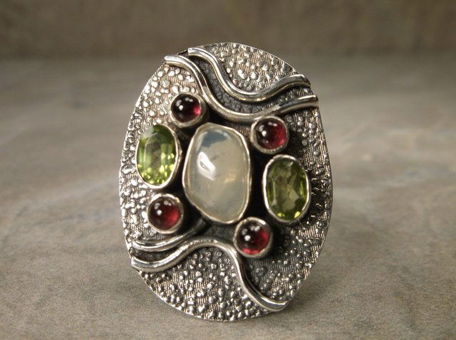 Gorgeous Sterling Sea Opal Peridot Ring 7.5 (1 of 2)