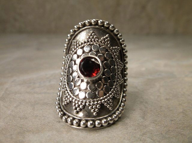 Striking Sterling Silver Garnet Ring 7 (1 of 2)