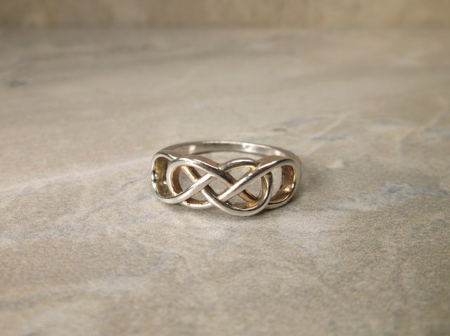 Gorgeous Sterling Silver Triple Infinity Ring 6 (1 of 1)