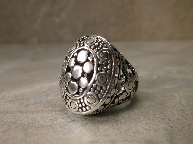 Gorgeous Sterling Silver Bali Dot Ring 5 Heavy (1 of 2)