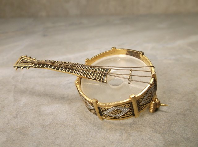 Gorgeous Antique Banjo Brooch Ornate: .