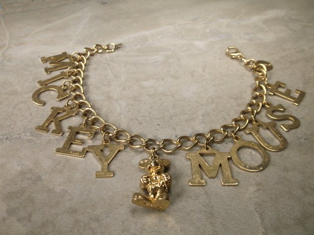 Beautiful Vint Disney Mickey Mouse Charm Bracelet (1 of 1)