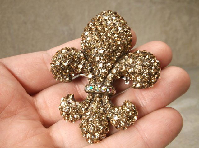 Gorgeous Large Fleur De Lis Rhinestone Brooch (1 of 1)