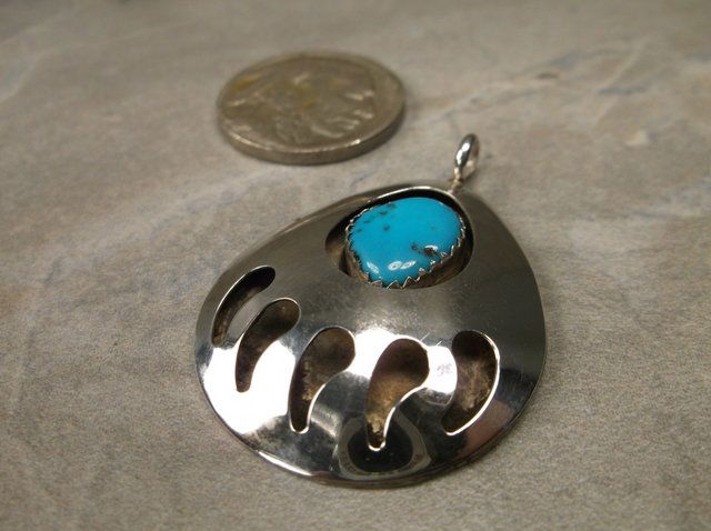 Gorg Large Sterling Navajo Turquoise Pendant Paw (1 of 1)