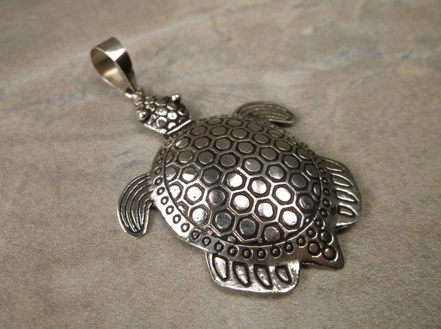 Gorgeous Sterling Silver Turtle Pendant (1 of 1)