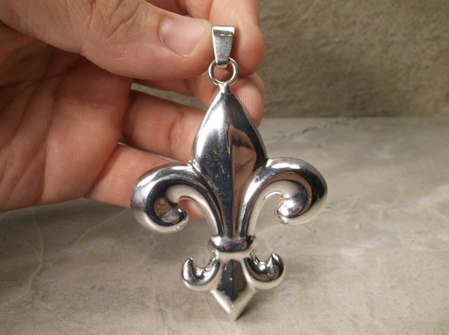 Gorg Very Heavy Sterling Silver Fleur De Lis Pendant (1 of 2)