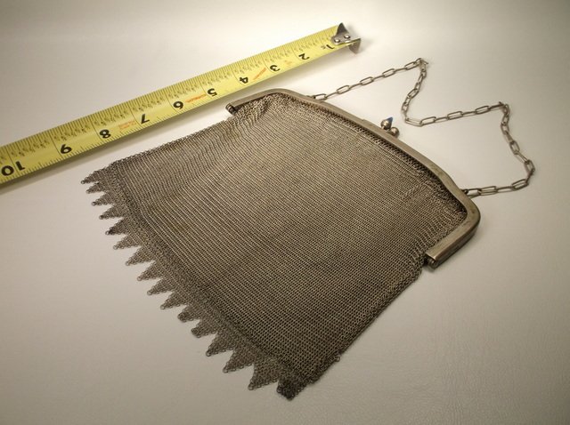 Beautiful Antique Art Deco Flapper Girl Mesh Purse: mesh metal, art deco era