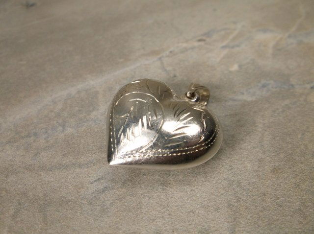 Gorgeous Heavy Sterling Silver Heart Pendant (1 of 1)