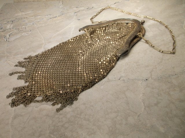 Antique Whiting Davis Flapper Purse Art Deco: mesh metal, as is, has damaged areas