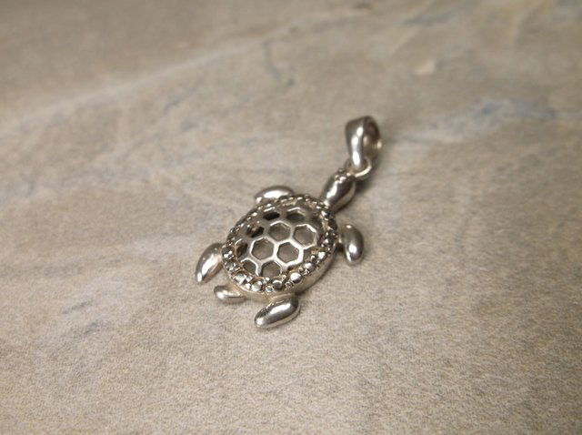 Gorgeous Sterling Silver Turtle Pendant Charm (1 of 1)