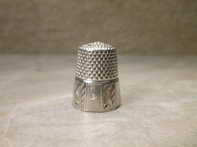 Gorgeous Victorian Sterling Sewing Thimble (1 of 2)
