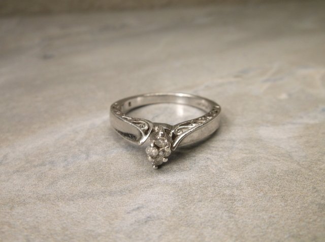 Gorgeous Sterling 4 Genuine Diamond Ring 7 (1 of 1)