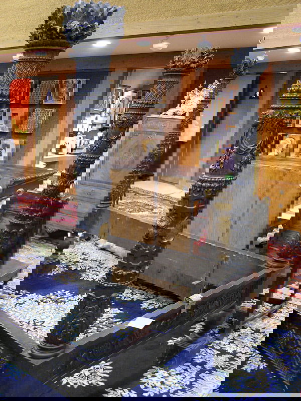 Italian 18th century Lombardy bed: Italian 18th Century Lombardy carved four poster bed with later 19th Century railings