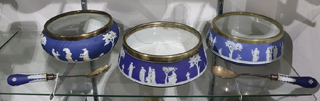 (Lot of 5) Wedgwood porcelain table articles, blue and (1 of 1)