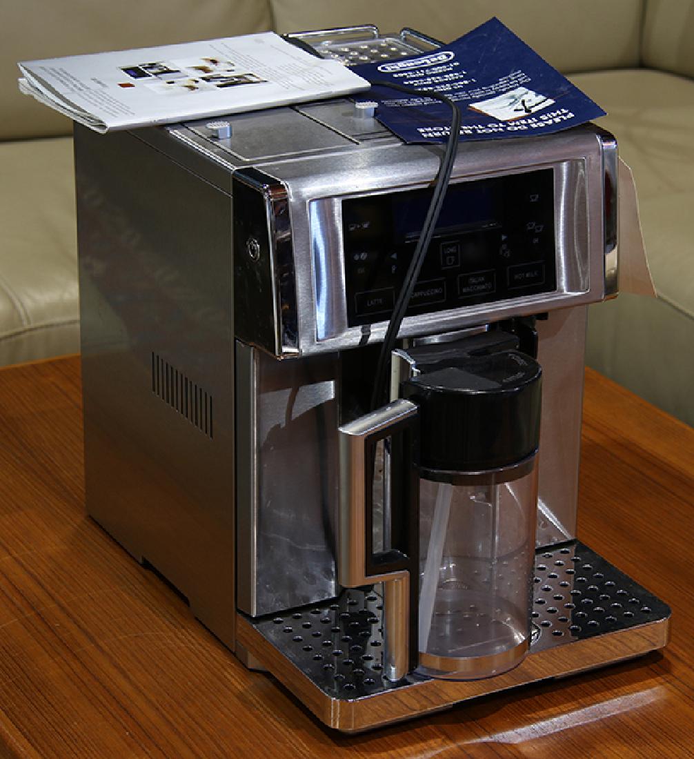 DeLonghi fully automatic coffee center model ESAM6700 (1 of 1)