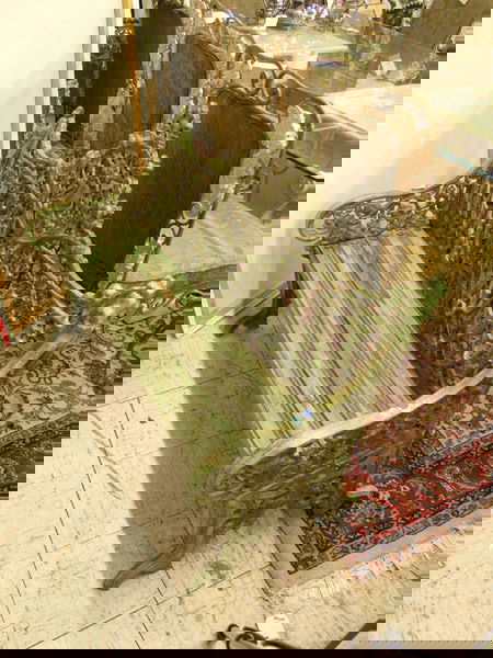 Cast iron railway bench: Cast iron garden bench with filigreed central medallion