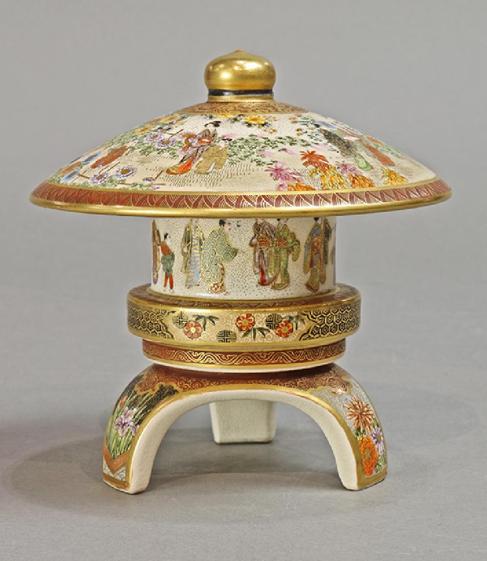 Japanese Satsuma Kogo Incense Box (1 of 8)