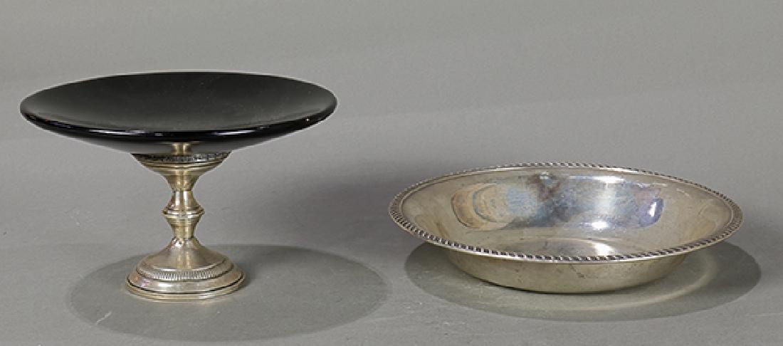 (lot of 2) Sterling silver table articles, consisting (1 of 4)