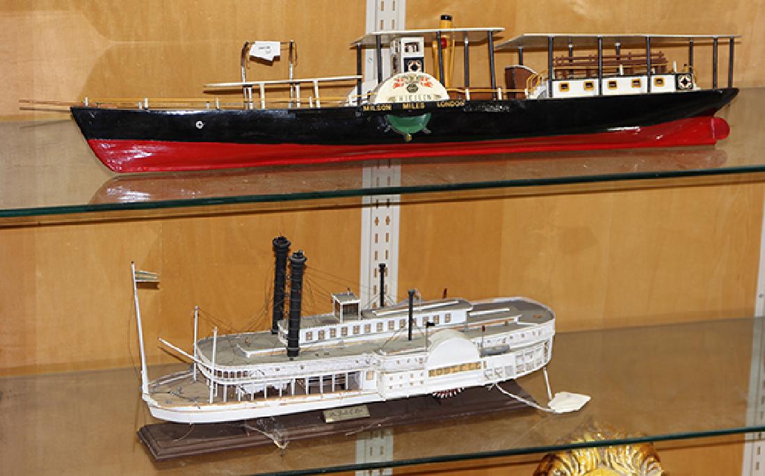 (lot of 2) Ship models, consisting of a Danish ship (1 of 1)