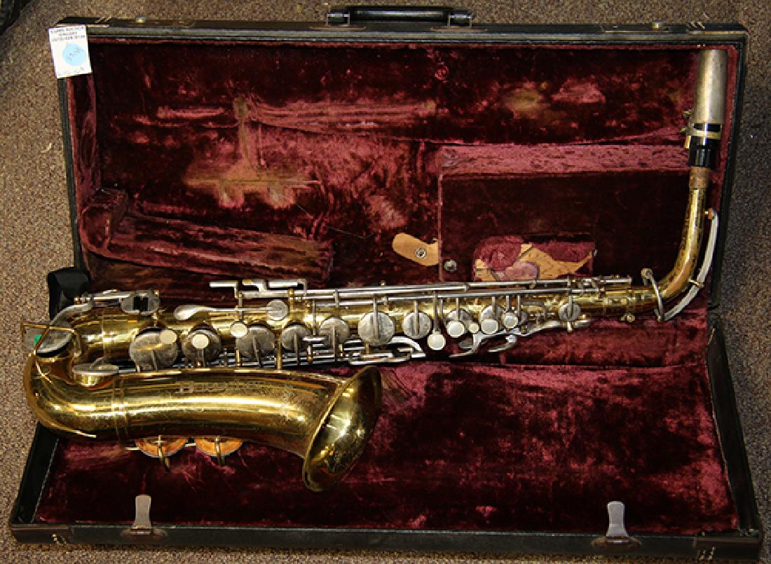 Buescher alto saxophone in case, case: 24"l (1 of 1)