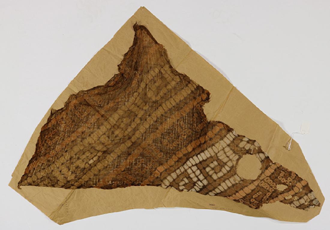 (lot of 3) Pre-Columbian Peruvian textile fragments (1 of 5)