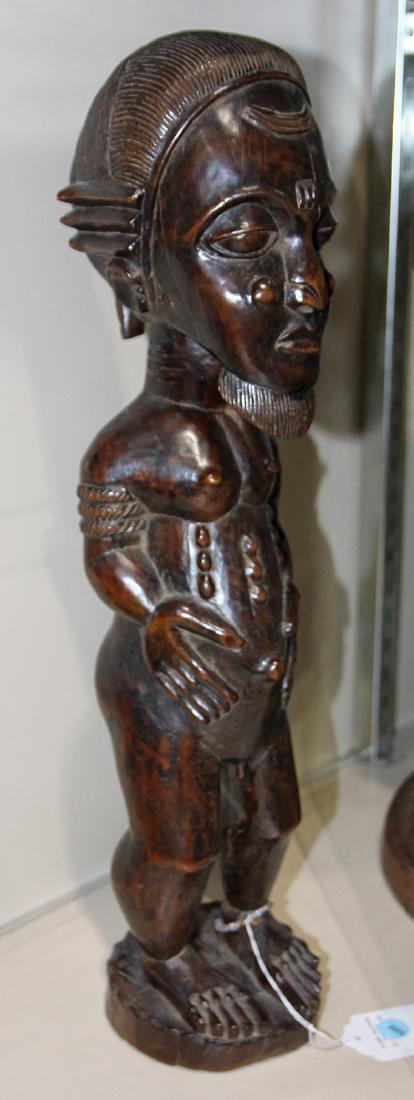 Decorative standing figure of a bearded male, in the (1 of 1)