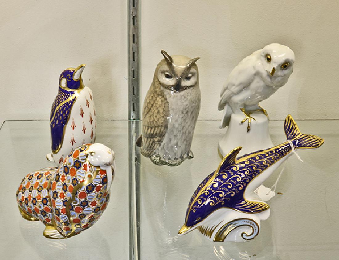 (lot of 10) Porcelain figural group, consisting of (3) (1 of 1)