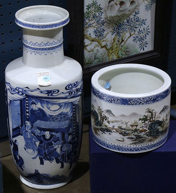 Chinese Porcelain Vase/ brushpot (1 of 6)