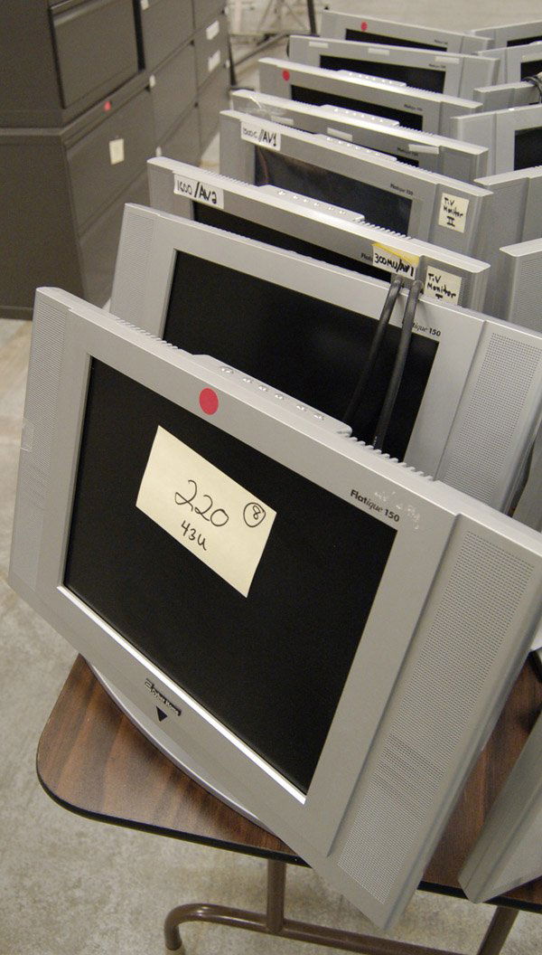 Cyber Home flat-panel LCD 17" televisions TV: Eight Cyber Home Flatique 150 flat-panel LCD 15" monitors, some with cables BANKRUPTCY AUCTION: Must leave $300 deposit in order to bid on any lot. Please call 888/339-7600 with deposit. Payment and P